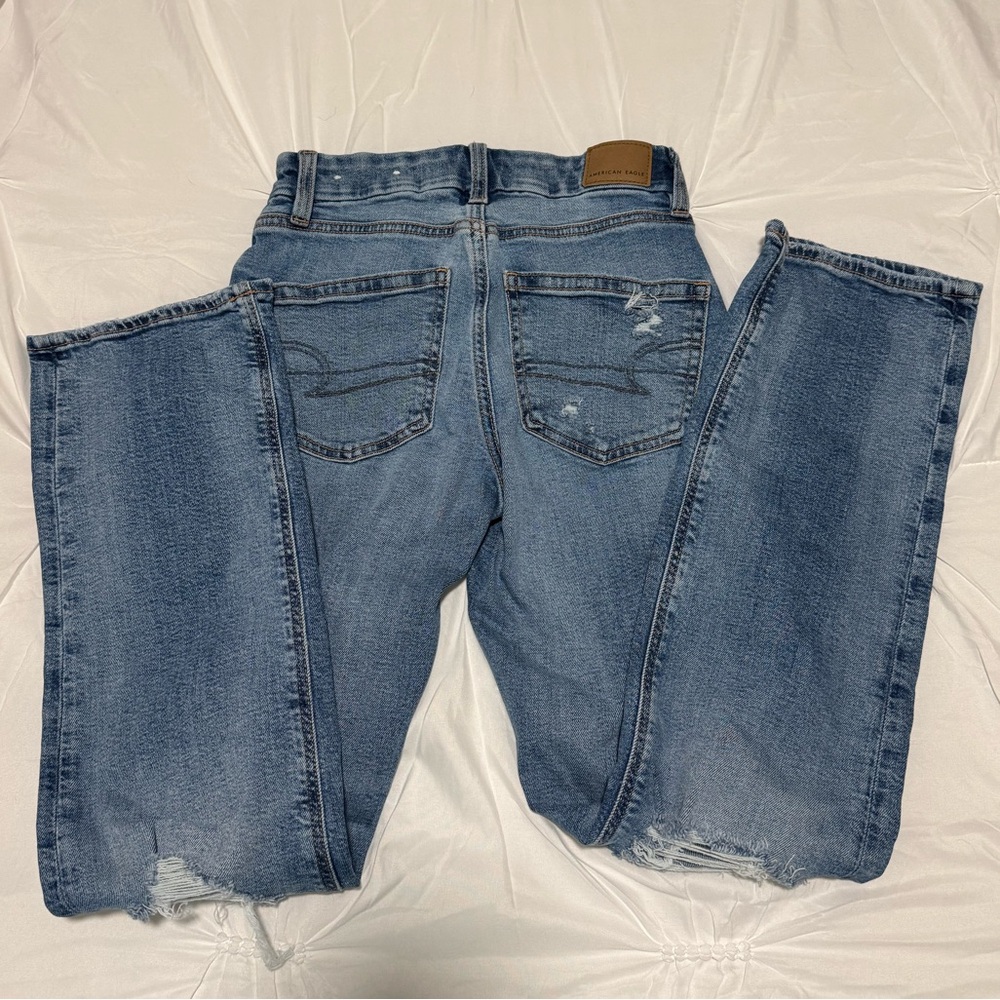 American Eagle Curvy Straight Jeans – Medium Wash Distressed